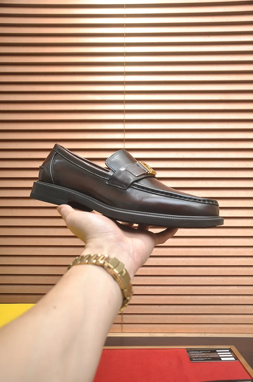 Men's shoes 💰500💶 [FENDI] The latest high-end men's shoes in Hong Kong! Original quality. The upper is made of imported cowhide material and cowhide lining! Super comfortable on the foot, original wear-resistant outsole, luxurious, fashionable, casual and versatile! Size: 38-45 (45 customized)